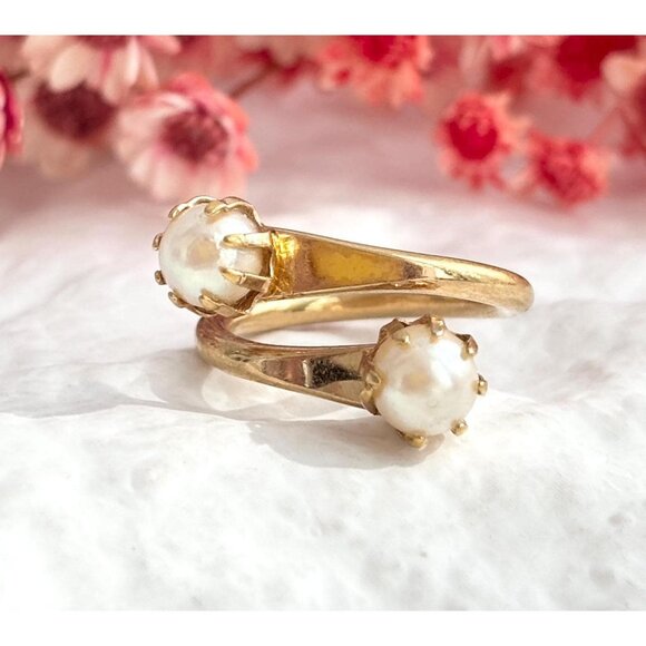 Jewelry - Faux Pearl Wrap Adjustable Gold Toned Costume Jewelry Vintage Ring - sz 4.25